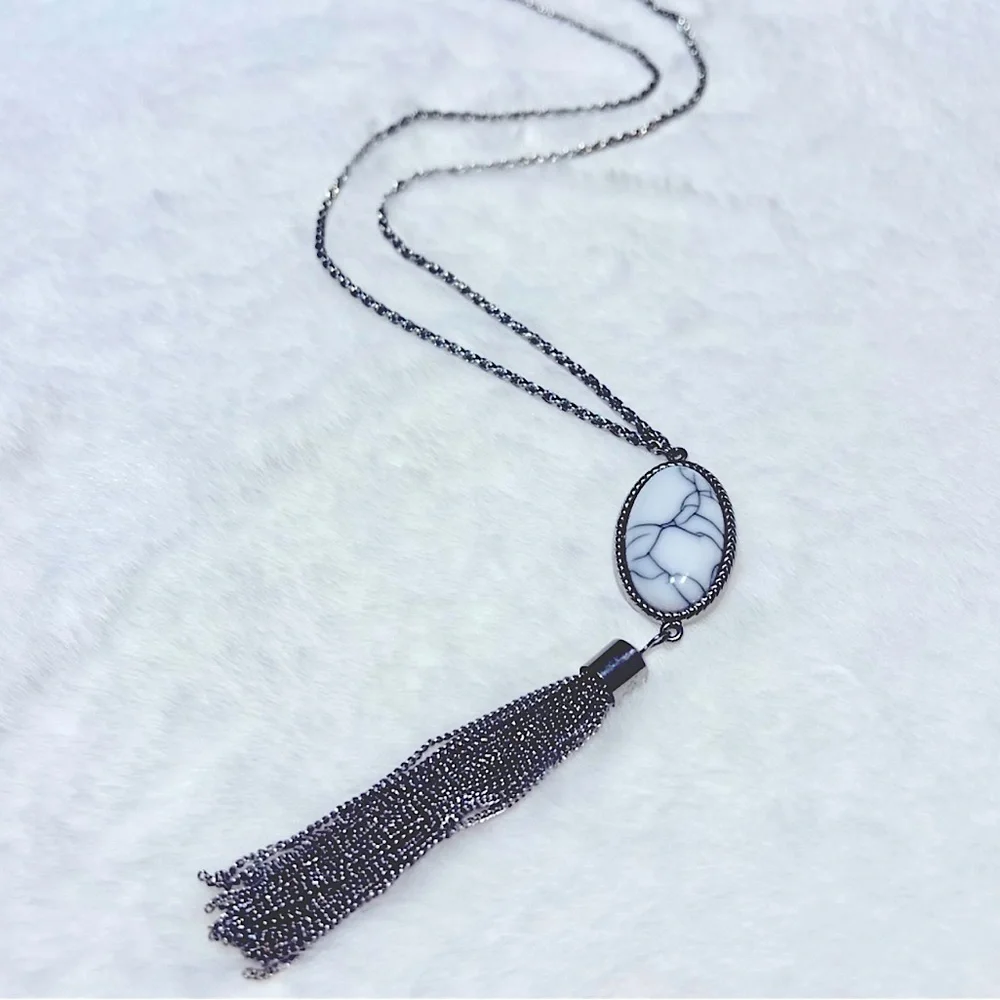 Marbled Pendant Tassel Necklace
